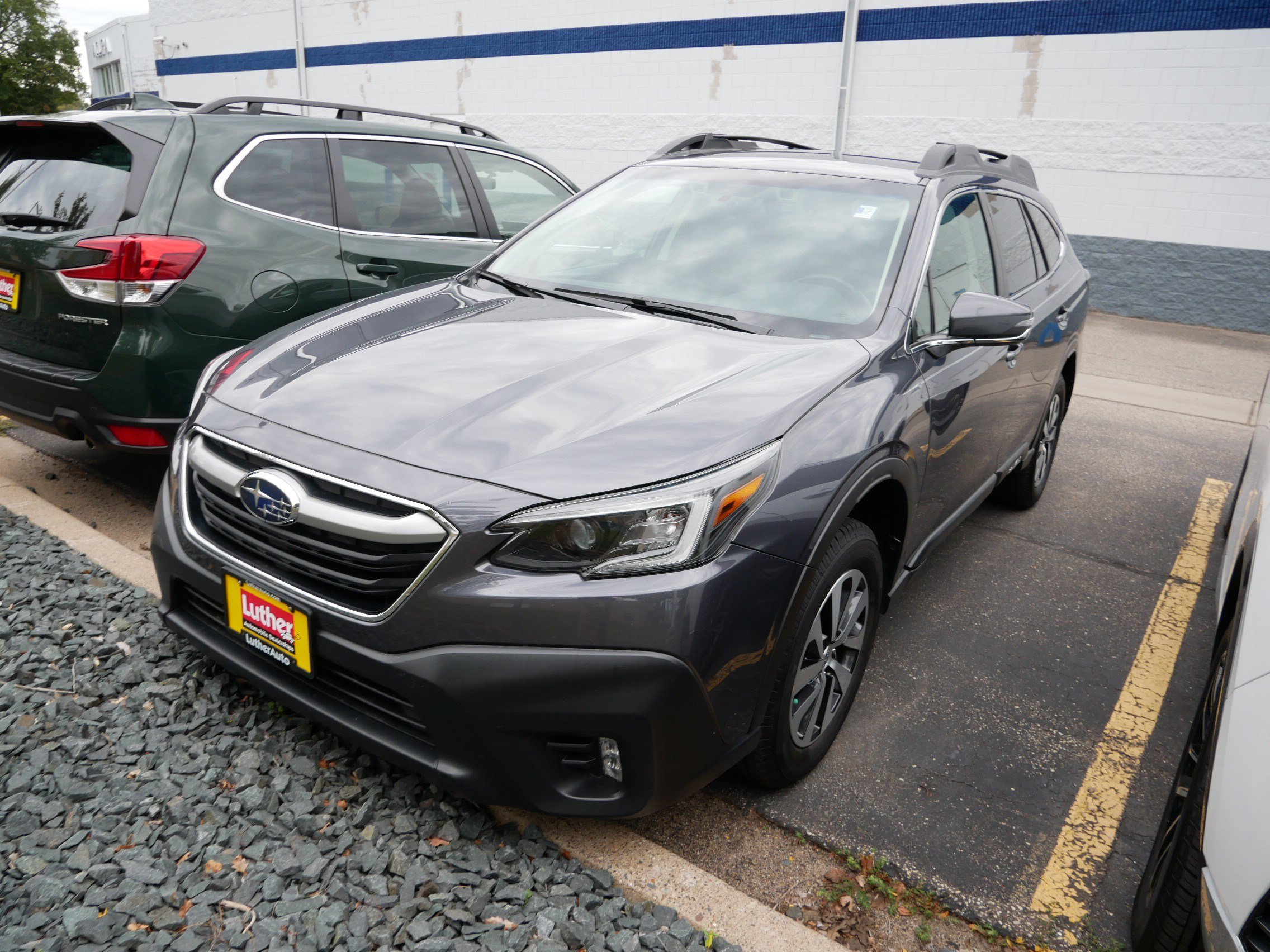 2020 Subaru Outback Premium photo 3