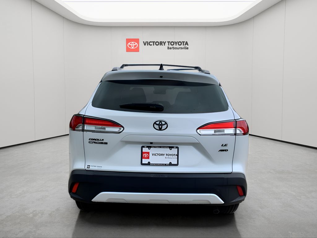 2025 Toyota Corolla Cross LE photo 4