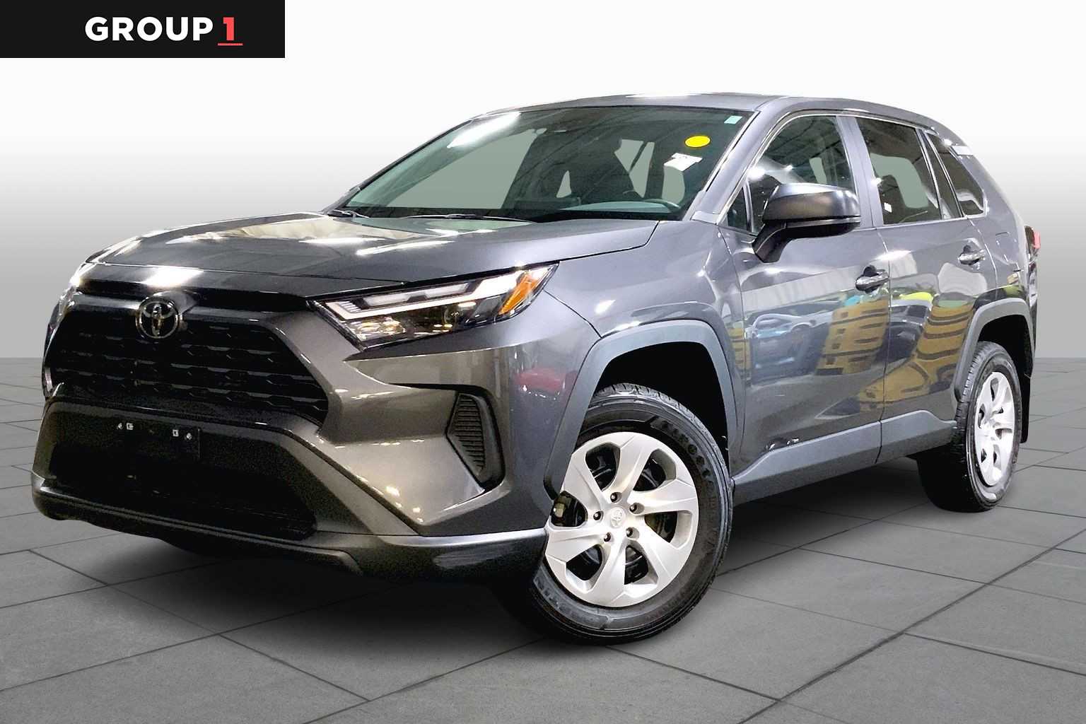 2023 Toyota RAV4 LE's photo