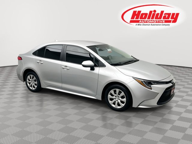 2024 Toyota Corolla LE's photo