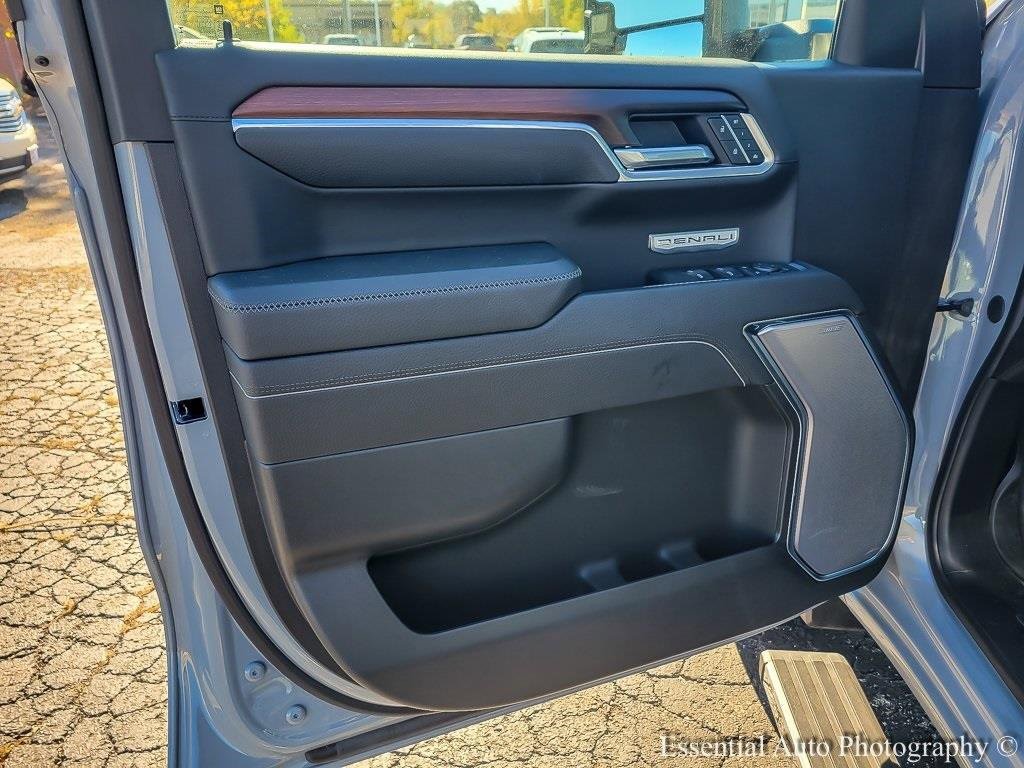 2025 GMC SIERRA - Image 17