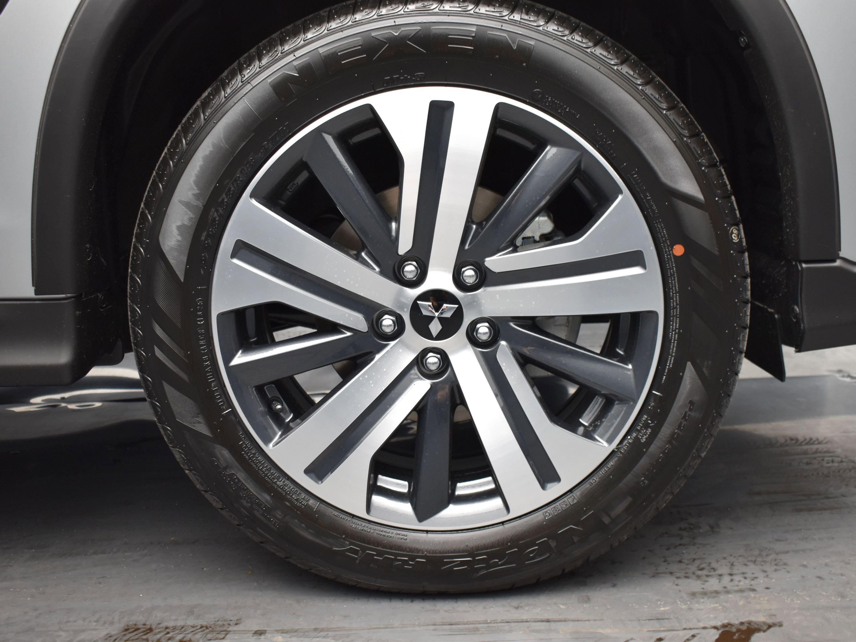 2025 Mitsubishi Outlander Sport SE photo 3