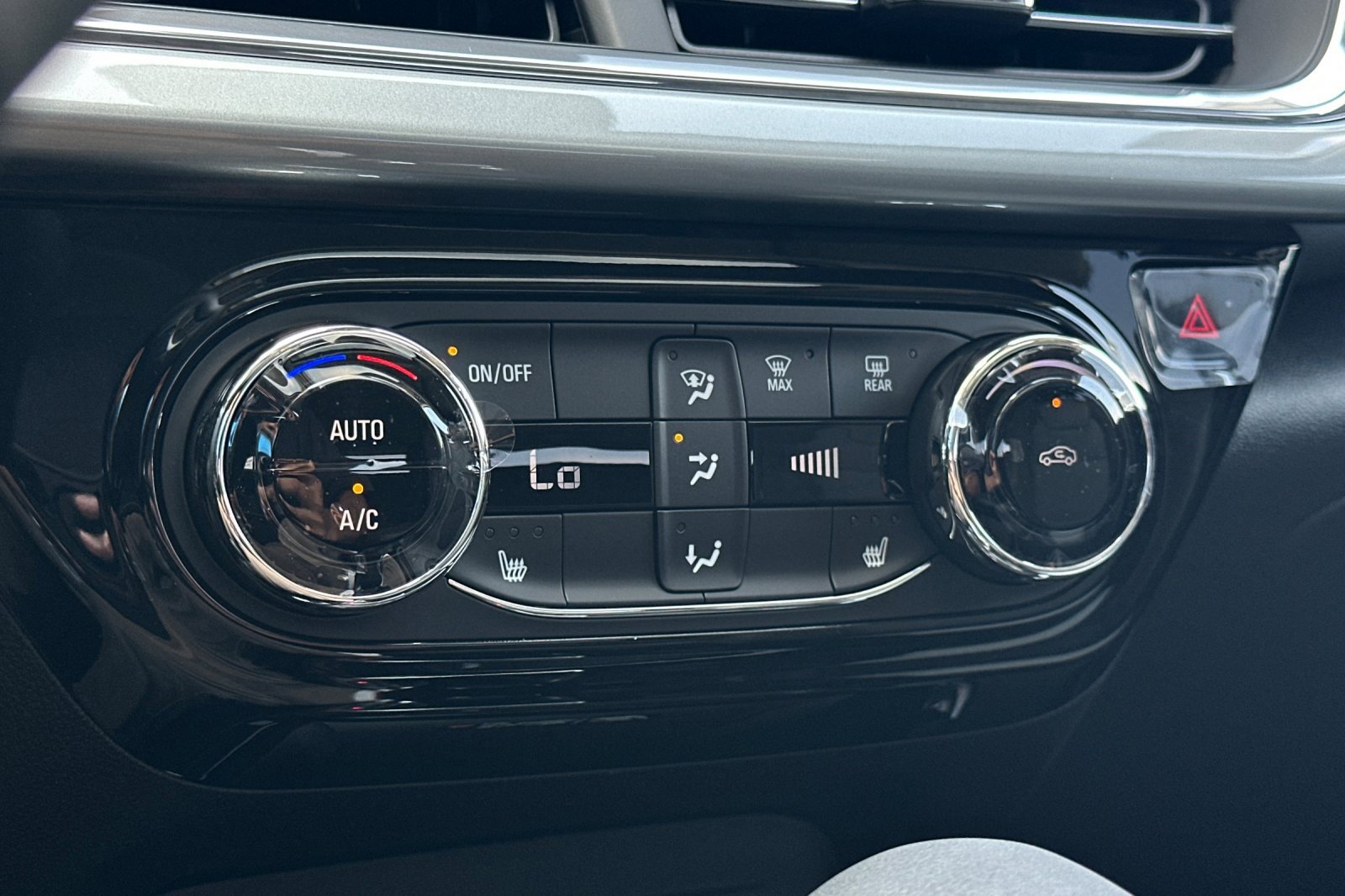 2025 Chevrolet Trax LT photo 15