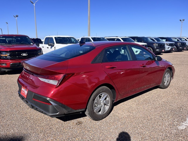 2025 Hyundai Elantra SE photo 4