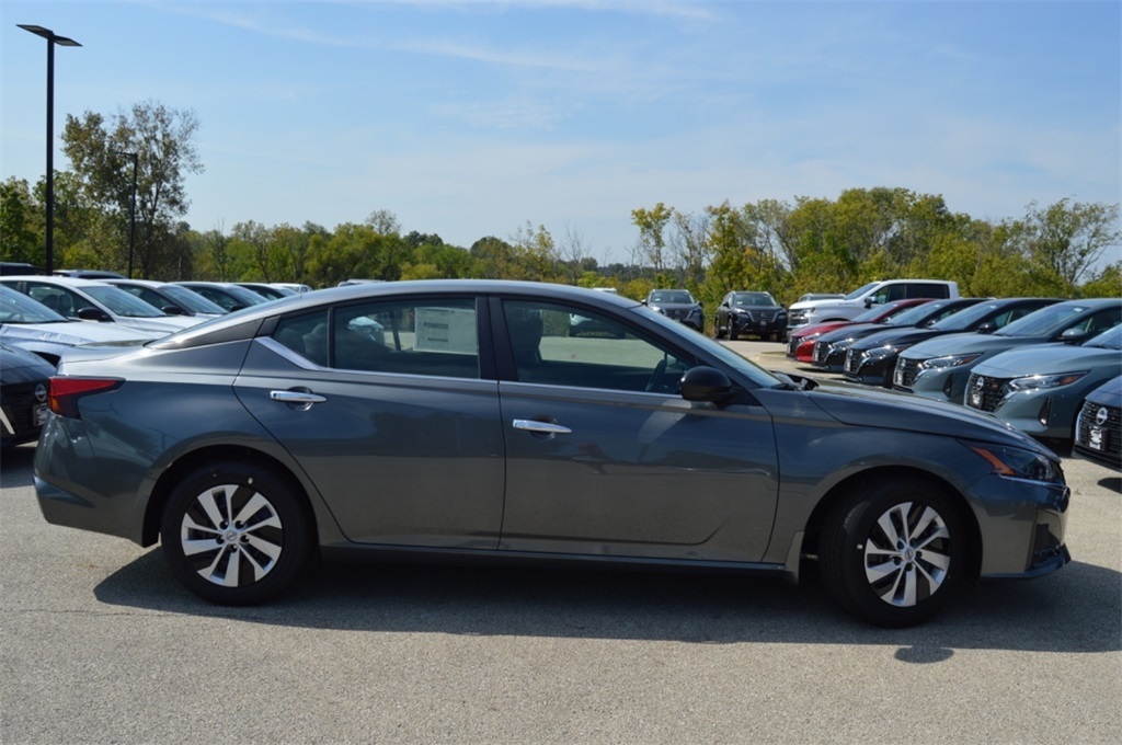 2025 Nissan Altima S photo 4