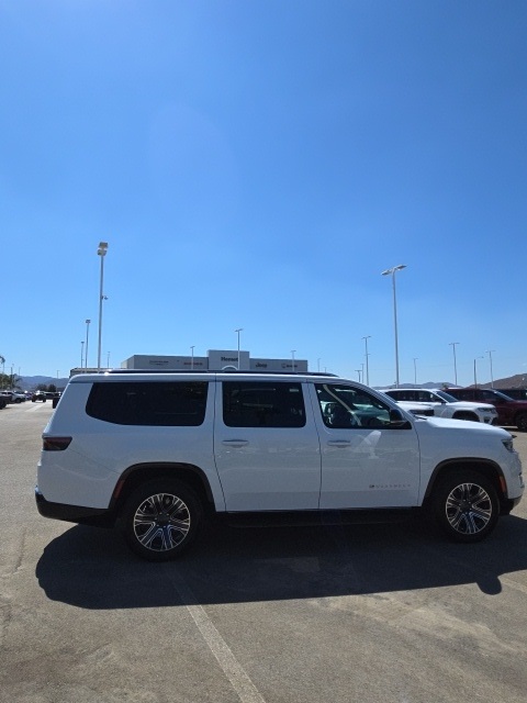 2023 Jeep Wagoneer L Series II photo 11