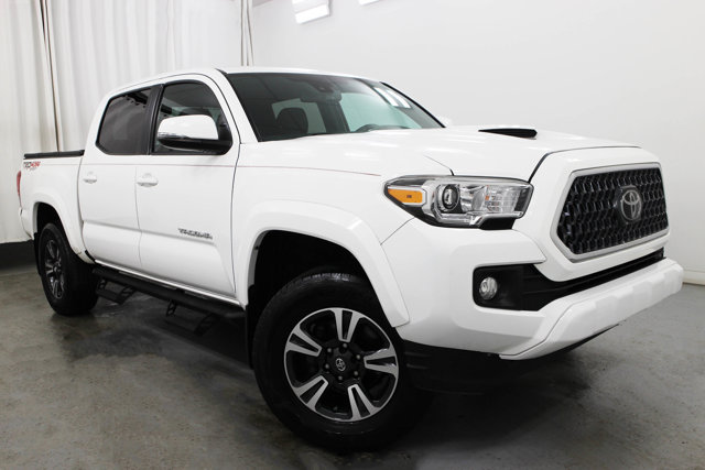 2019 Toyota Tacoma TRD Sport photo 2