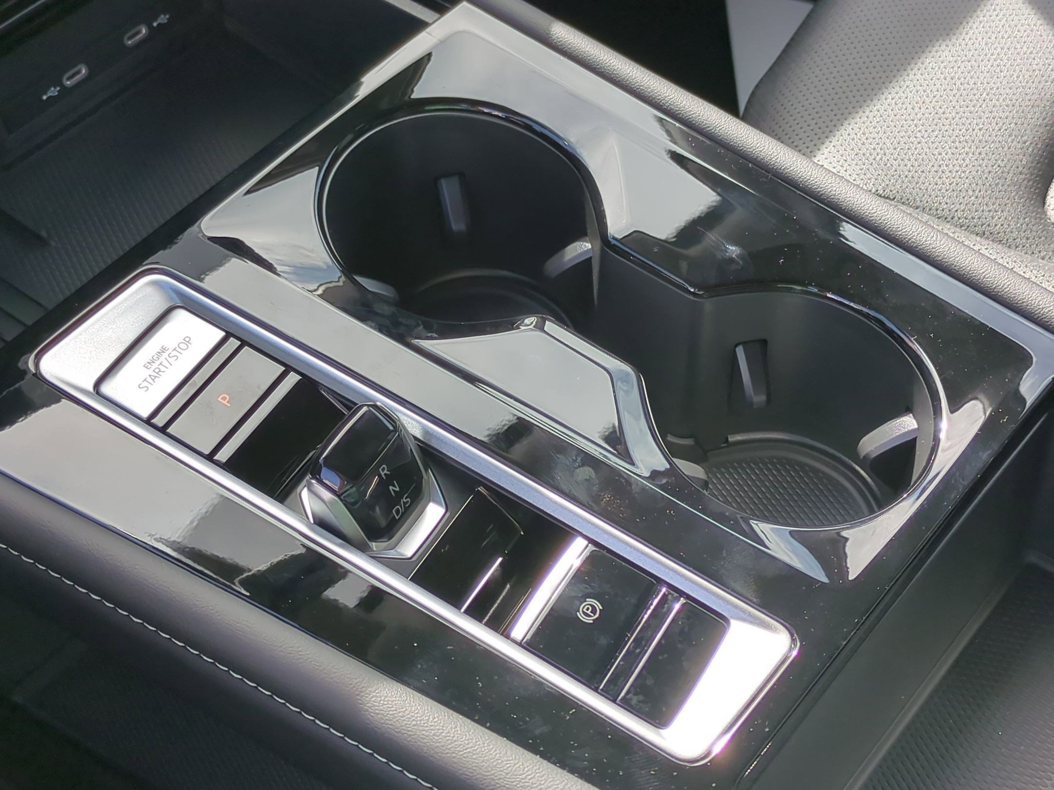 2025 Volkswagen Atlas SE Technology photo 12