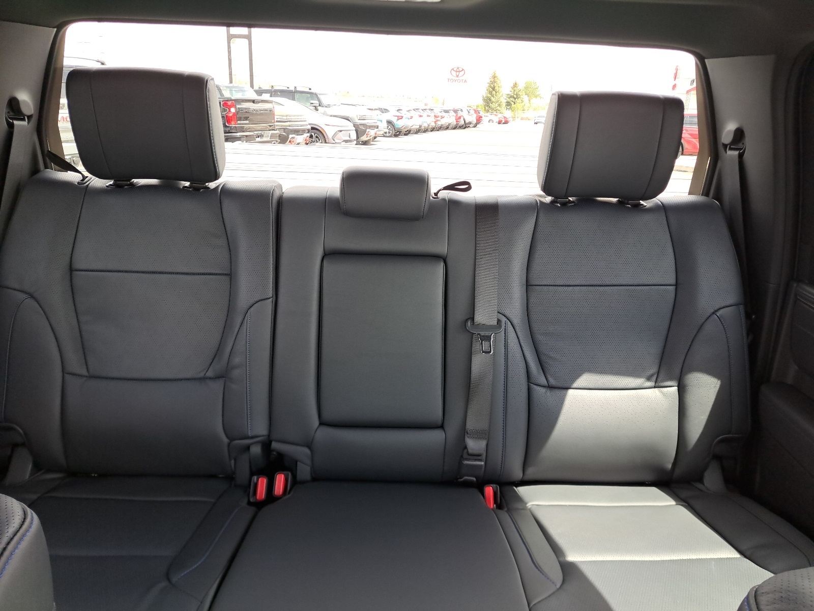 2025 Toyota Tundra Platinum CrewMax photo 30