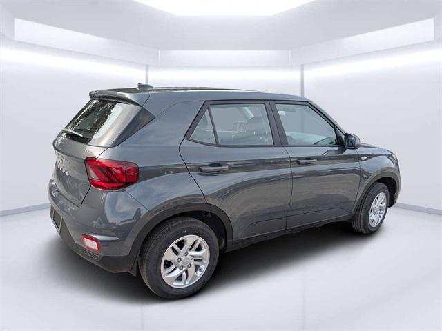 2026 Hyundai Venue SE photo 2