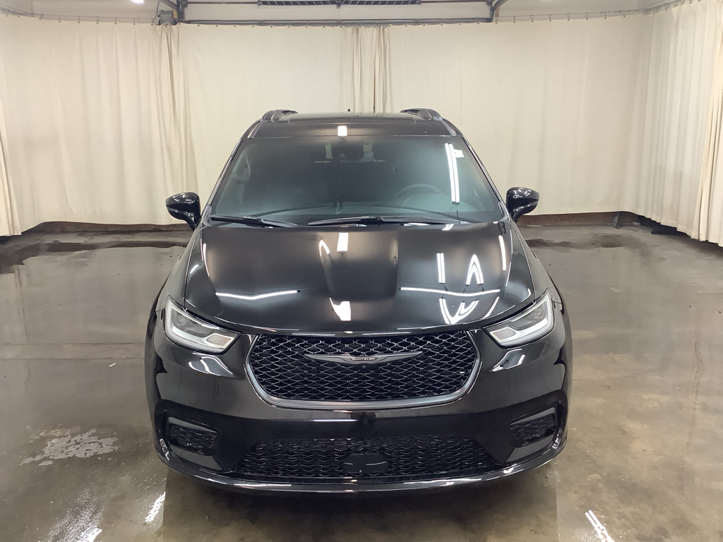 2026 Chrysler Pacifica photo 2