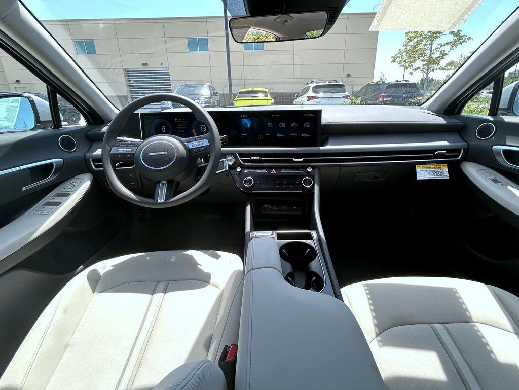 2025 Hyundai Sonata SEL photo 12