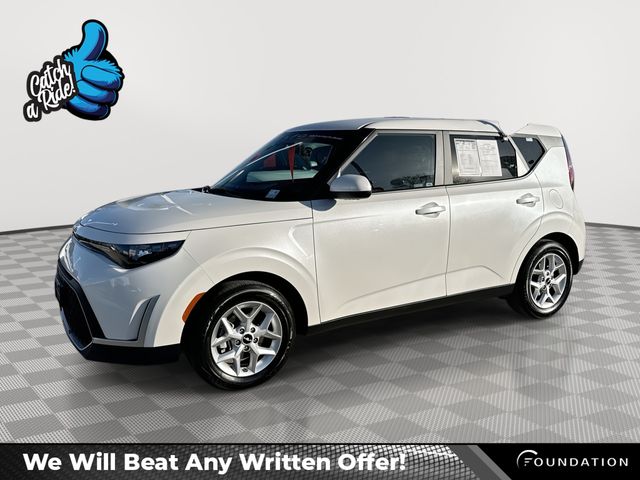 2023 Kia Soul LX's photo