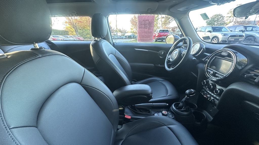 2019 Mini Cooper 2 Door Hardtop Signature photo 3