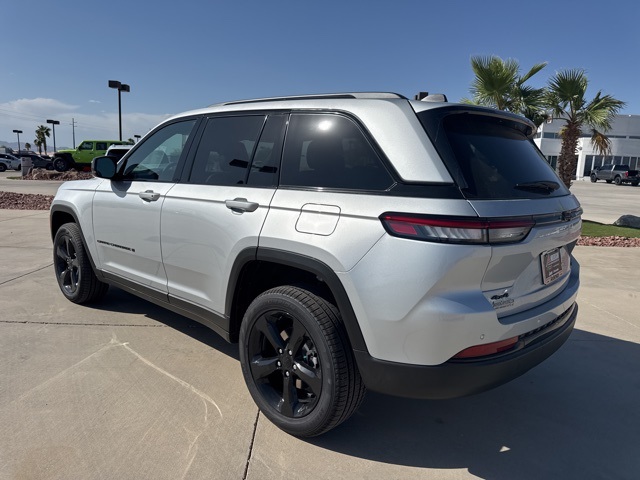 2025 Jeep Grand Cherokee Limited photo 2