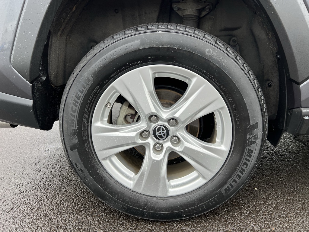 2021 Toyota RAV4 Hybrid LE photo 6