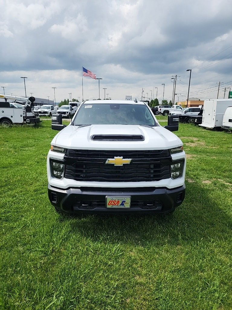 2024 Chevrolet Silverado 2500HD photo 3