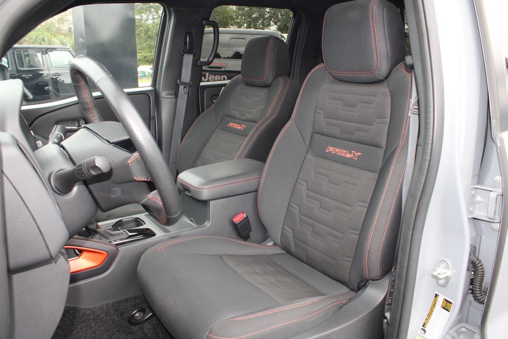 2022 Nissan Frontier Crew Cab PRO-X photo 5