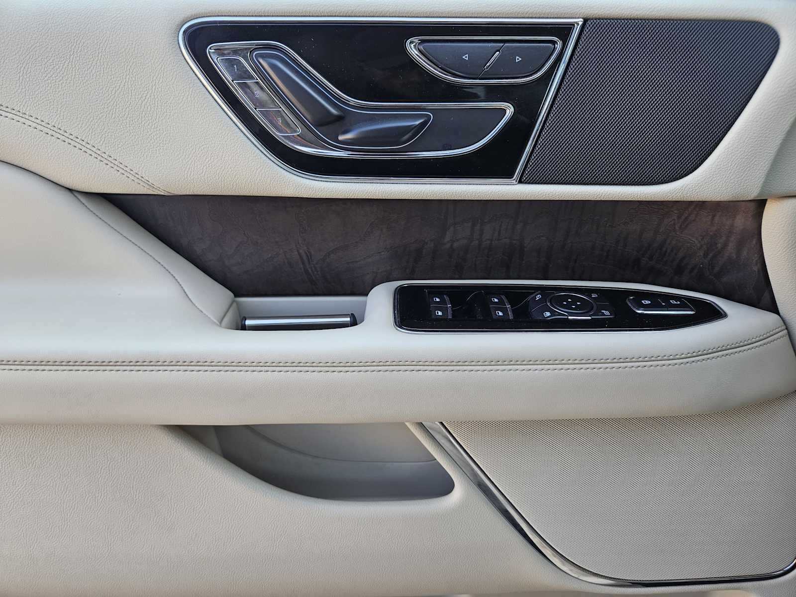 2019 Lincoln Navigator Select photo 19