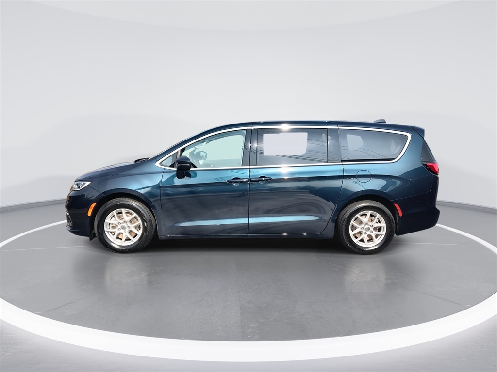 2023 Chrysler Pacifica Touring L photo 4