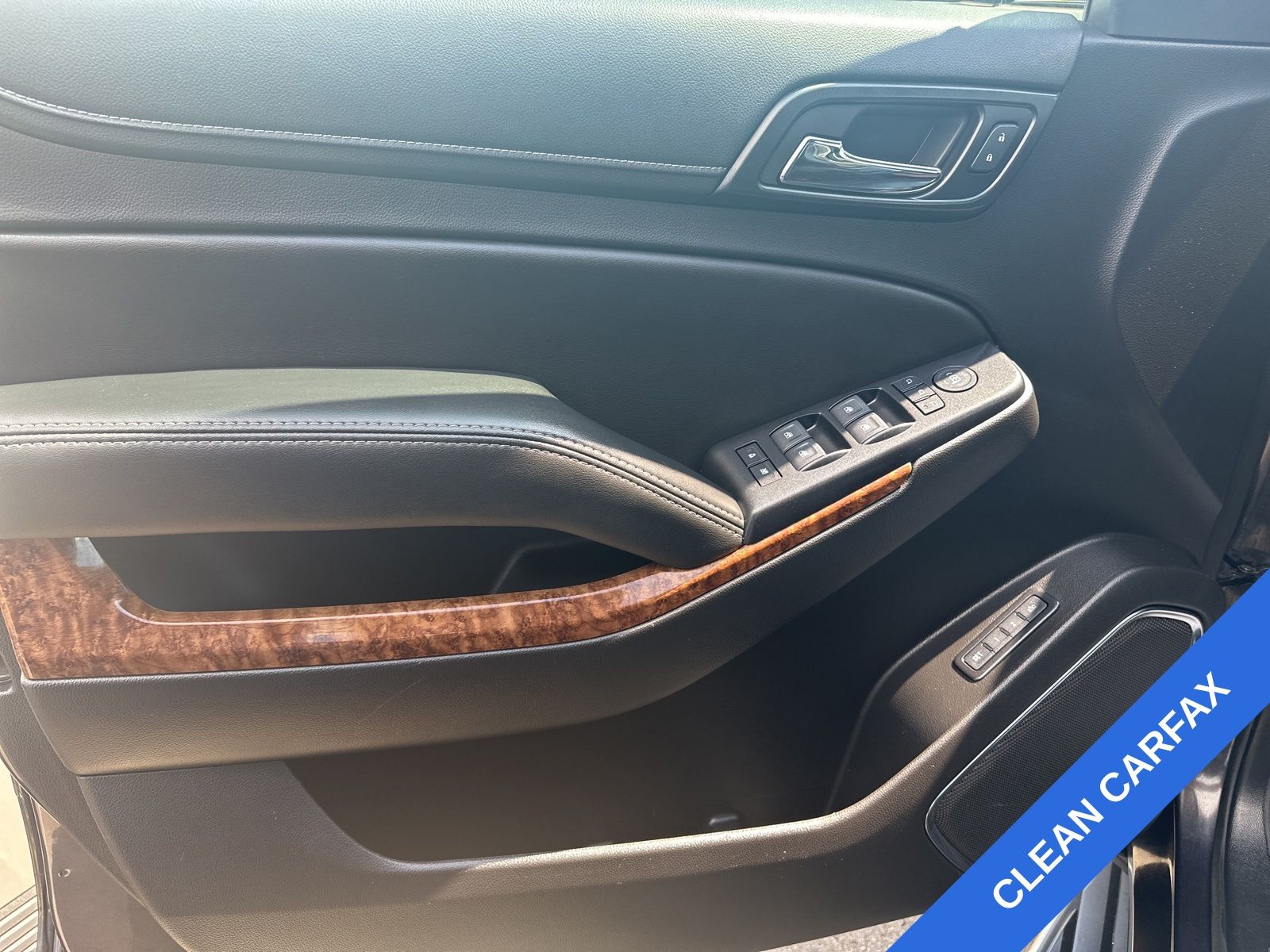 2018 Chevrolet Suburban Premier photo 4