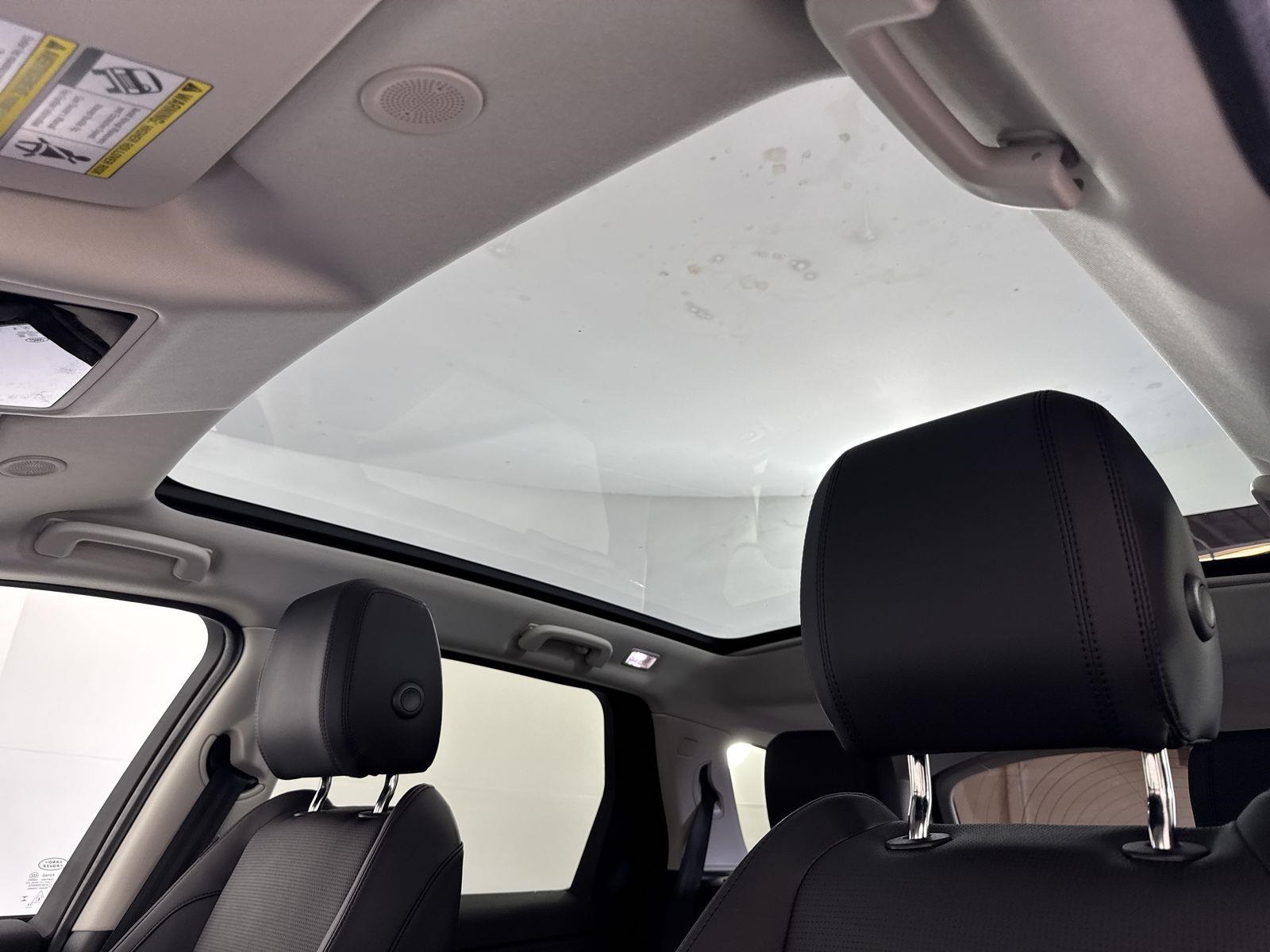2025 Land Rover Discovery Sport S photo 10