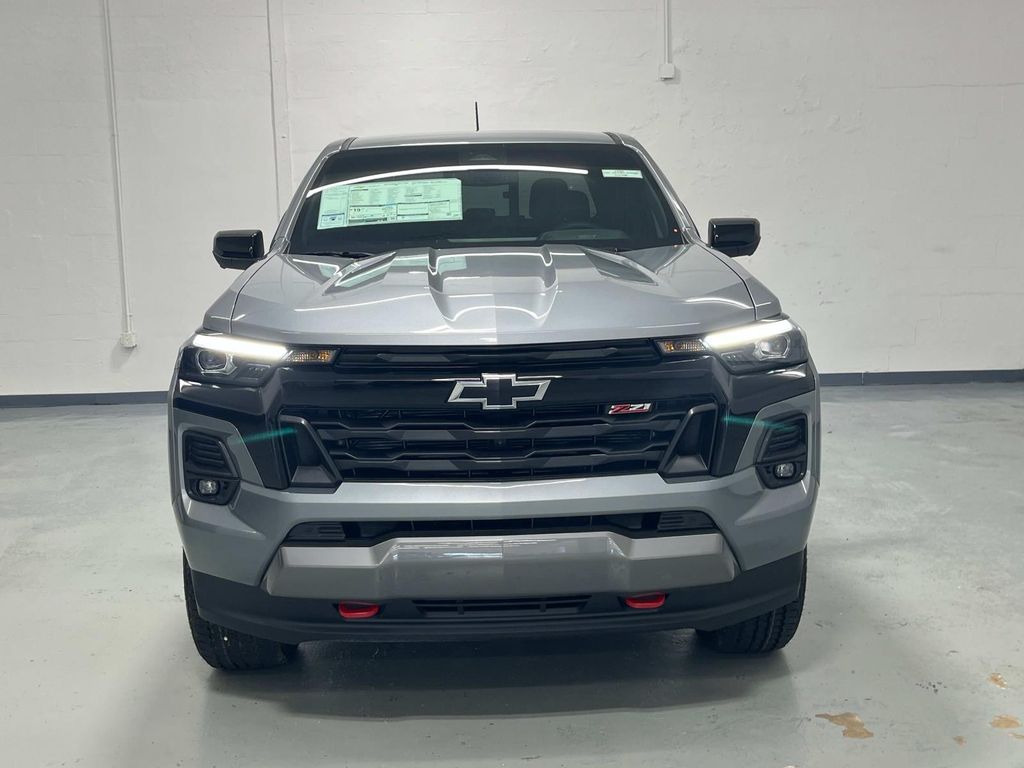 2025 Chevrolet Colorado Z71 photo 3