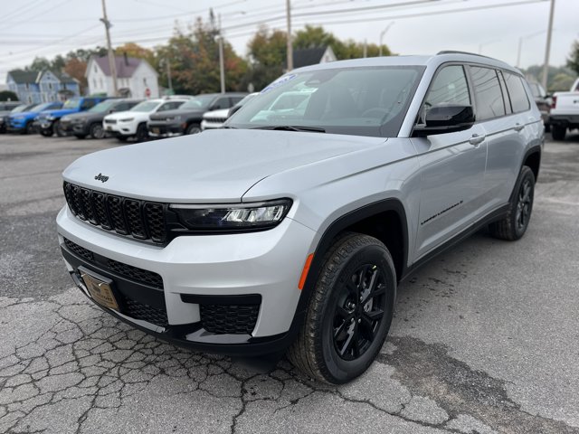 2025 Jeep Grand Cherokee L Altitude's photo
