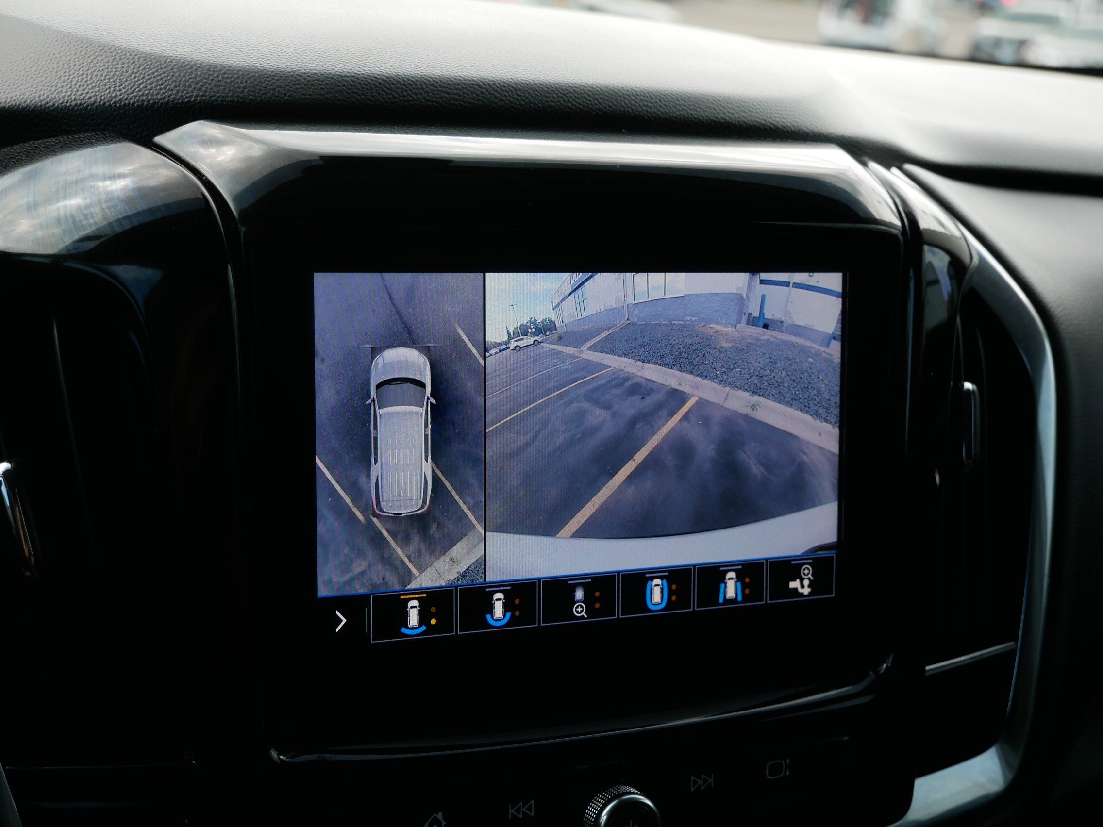 2020 Chevrolet Traverse Premier photo 25