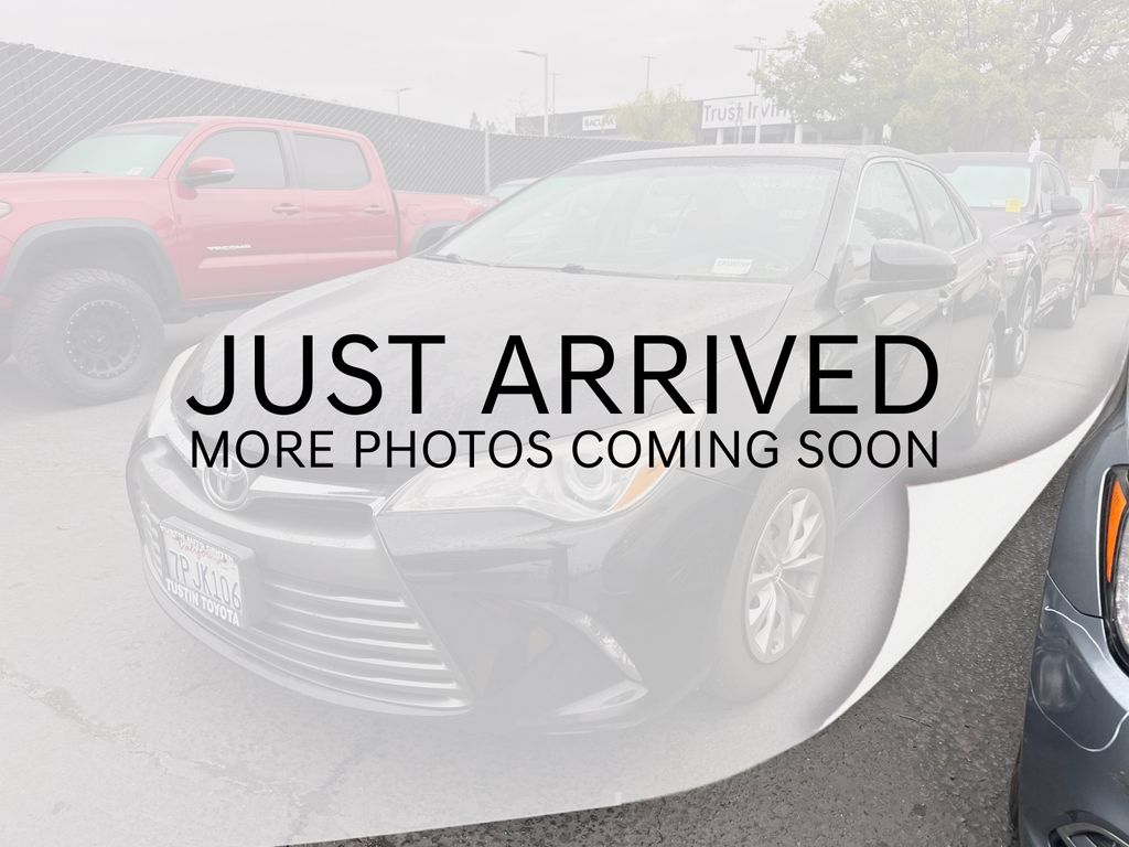 2016 Toyota Camry LE's photo