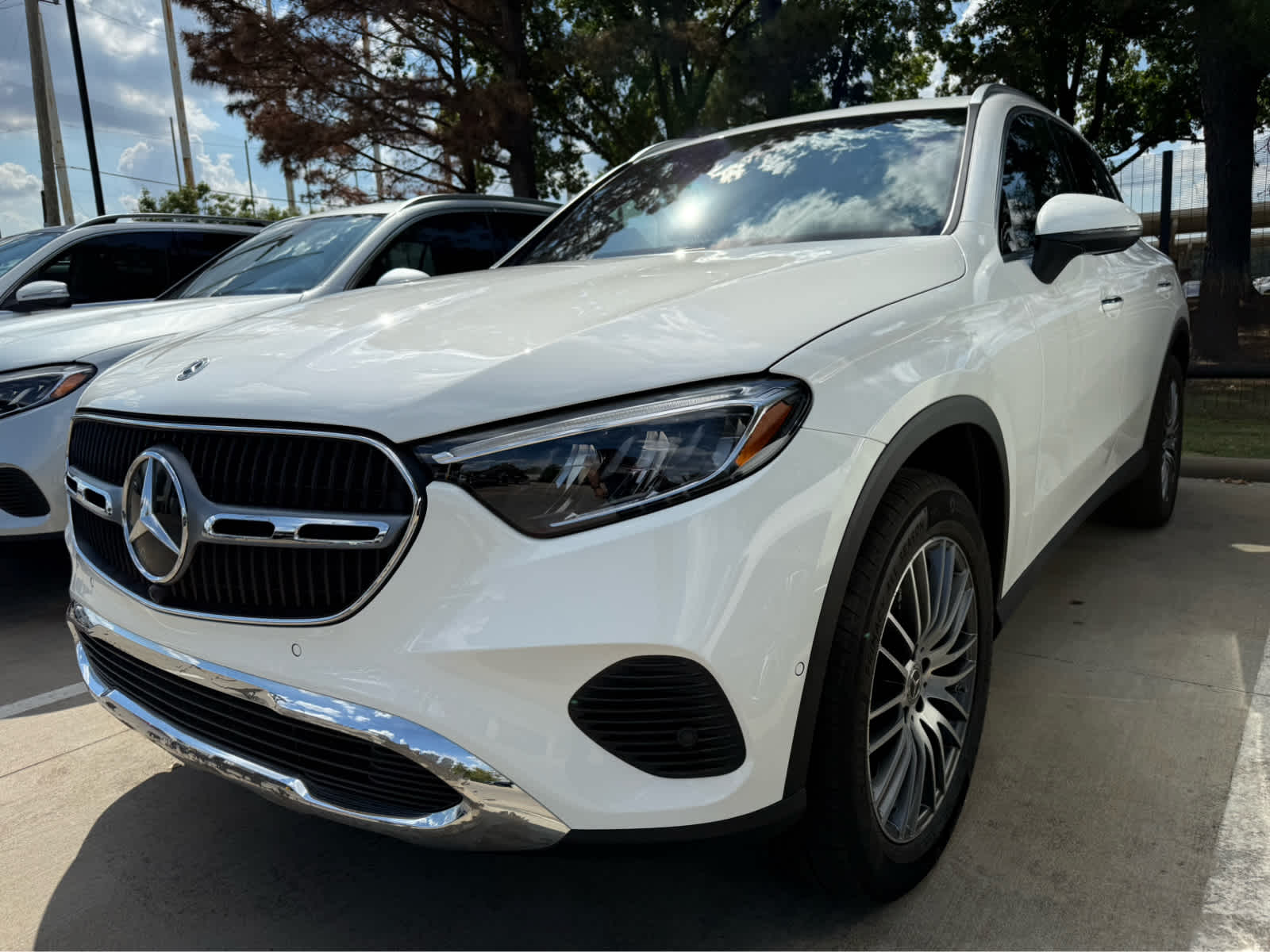 2025 Mercedes Benz GLC 300 photo 3