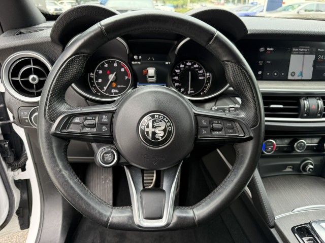 2022 Alfa Romeo Stelvio Ti photo 32