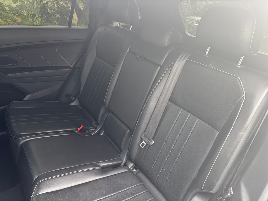 2024 Volkswagen Tiguan SE R-Line Black photo 3