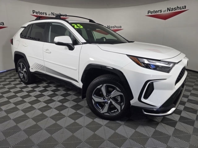 2025 Toyota RAV4 SE's photo
