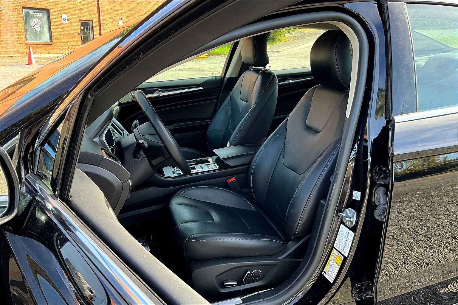 2019 Ford Fusion Hybrid Titanium photo 7