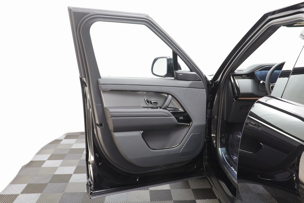 2025 Land Rover Range Rover Sport SE photo 5