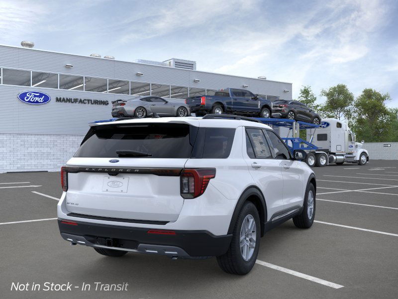 2025 Ford Explorer photo 3
