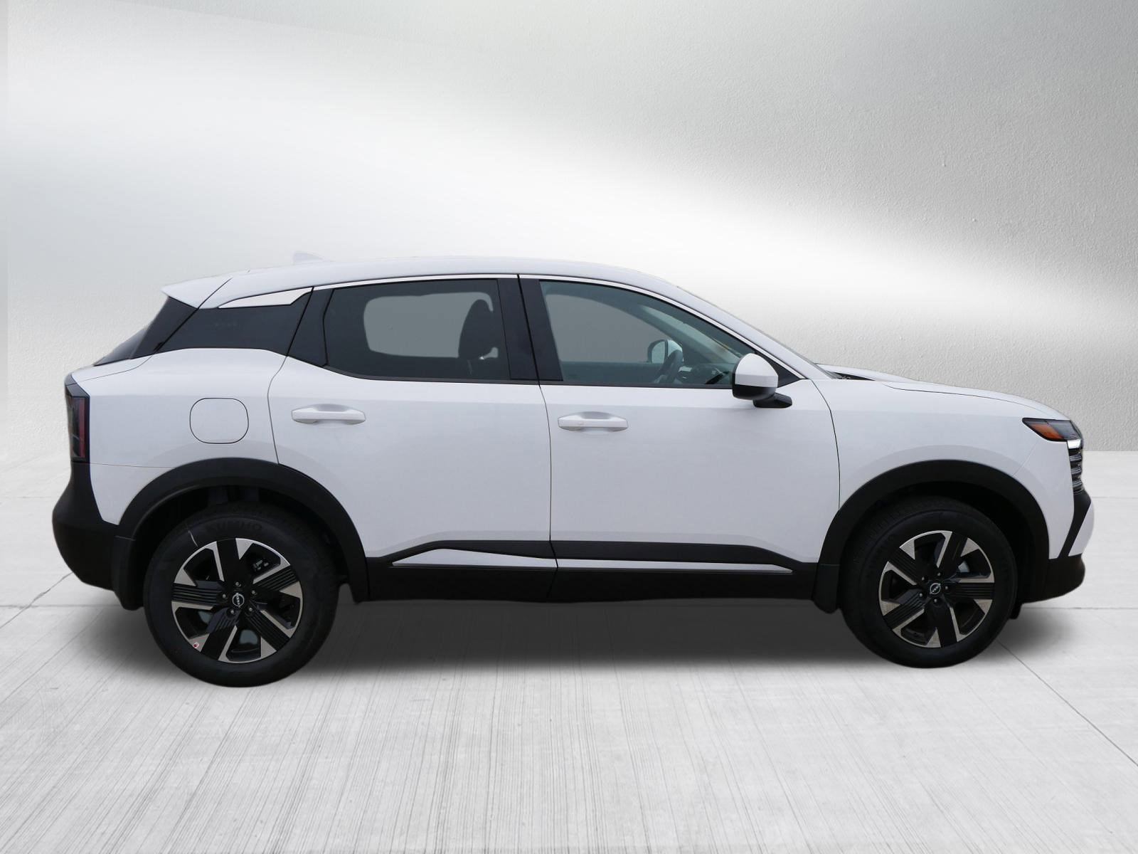 2025 Nissan Kicks SV photo 4