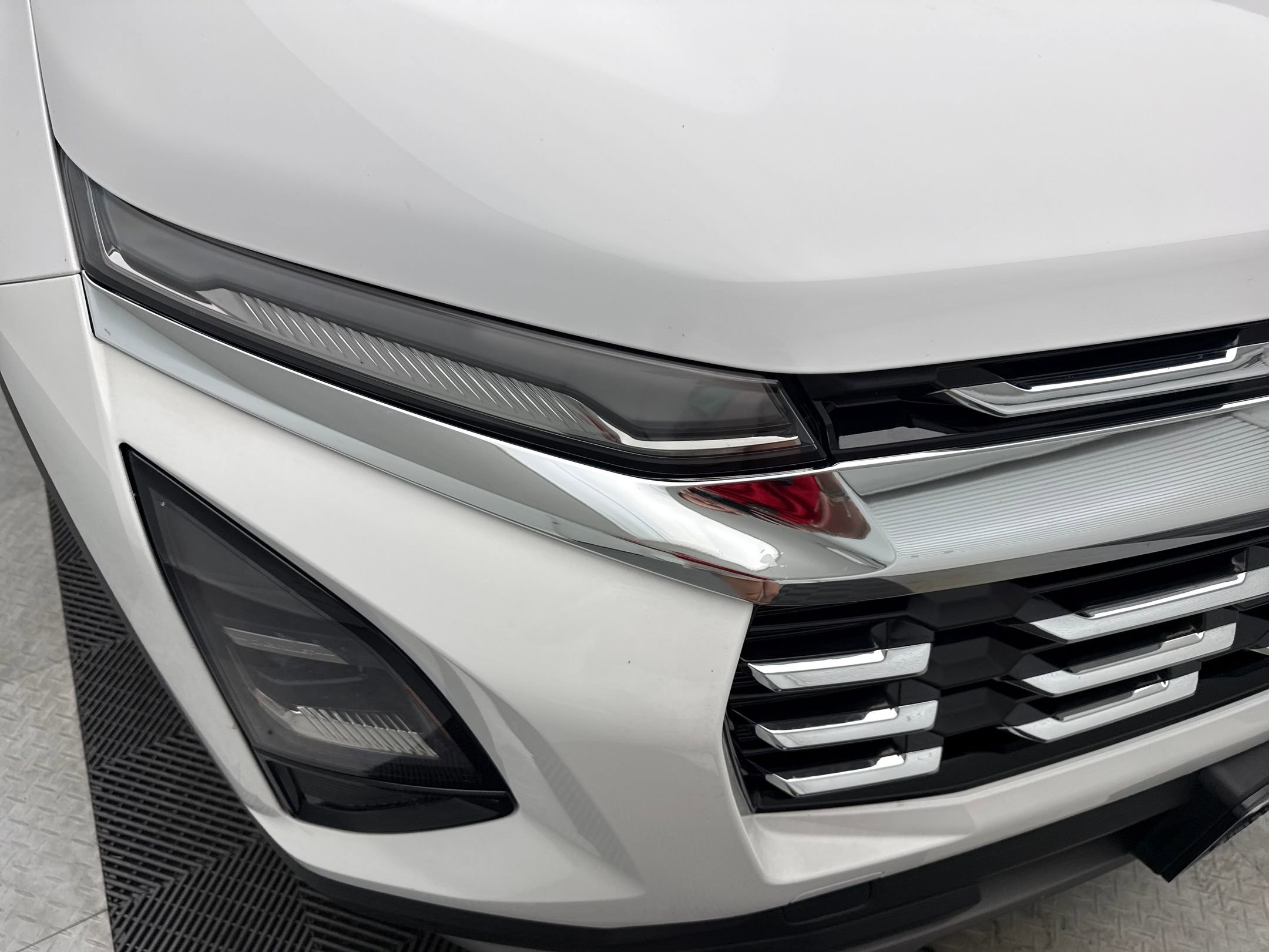 2025 Chevrolet Equinox LT photo 9