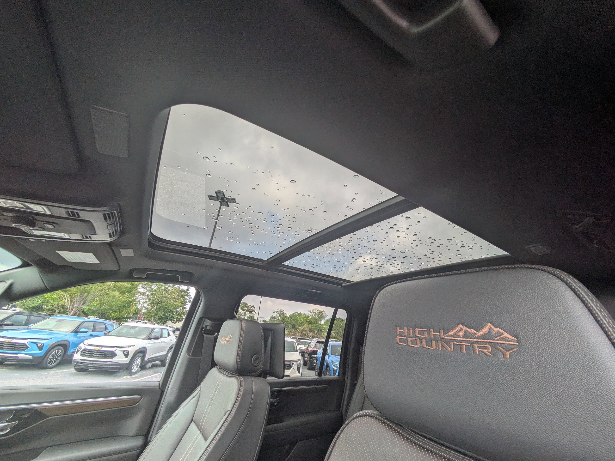 2025 Chevrolet Suburban High Country photo 21