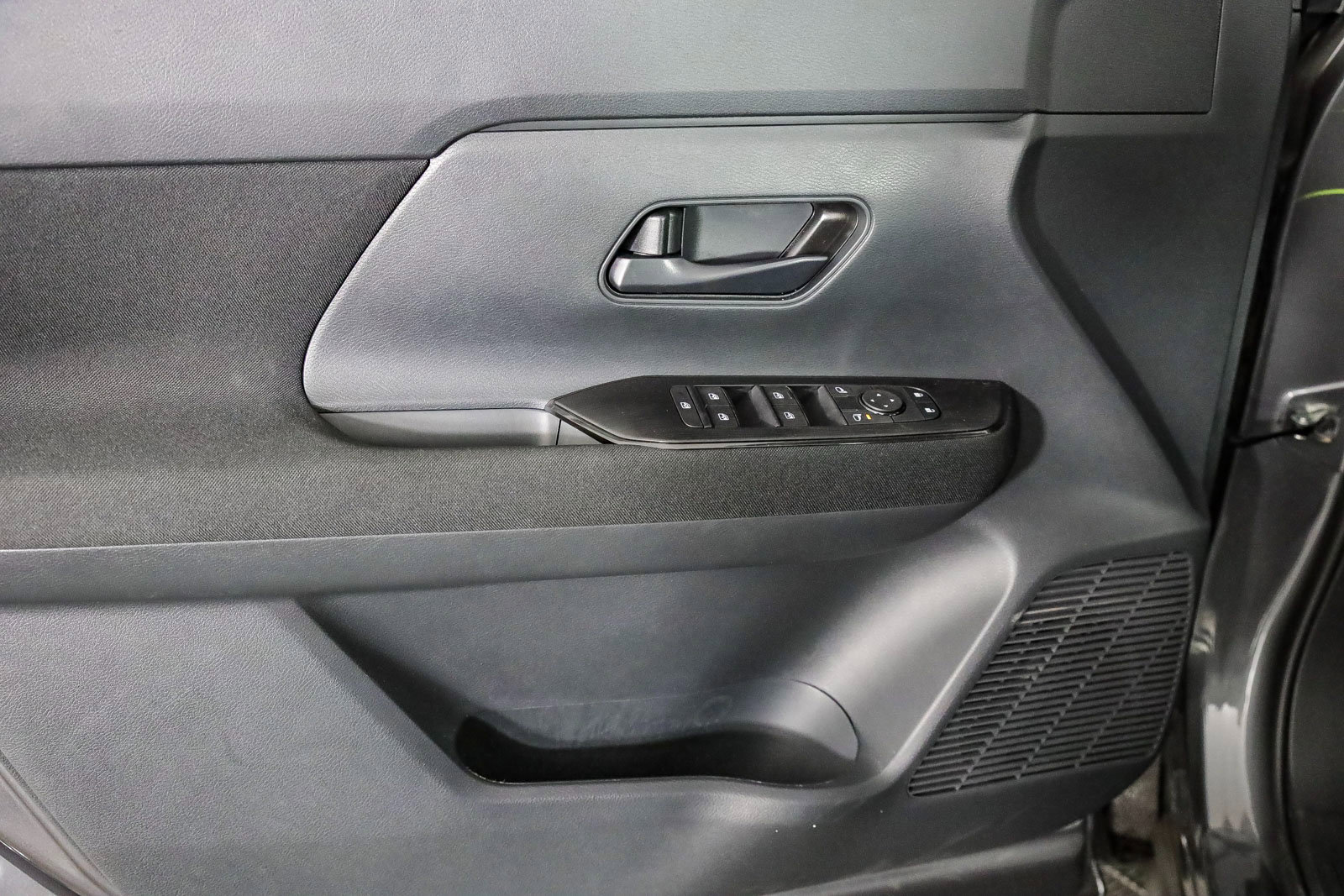2025 Nissan Kicks S photo 20