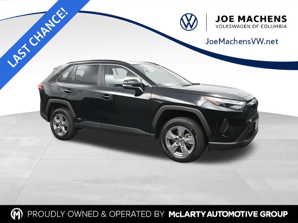 2025 Toyota RAV4 XLE's photo