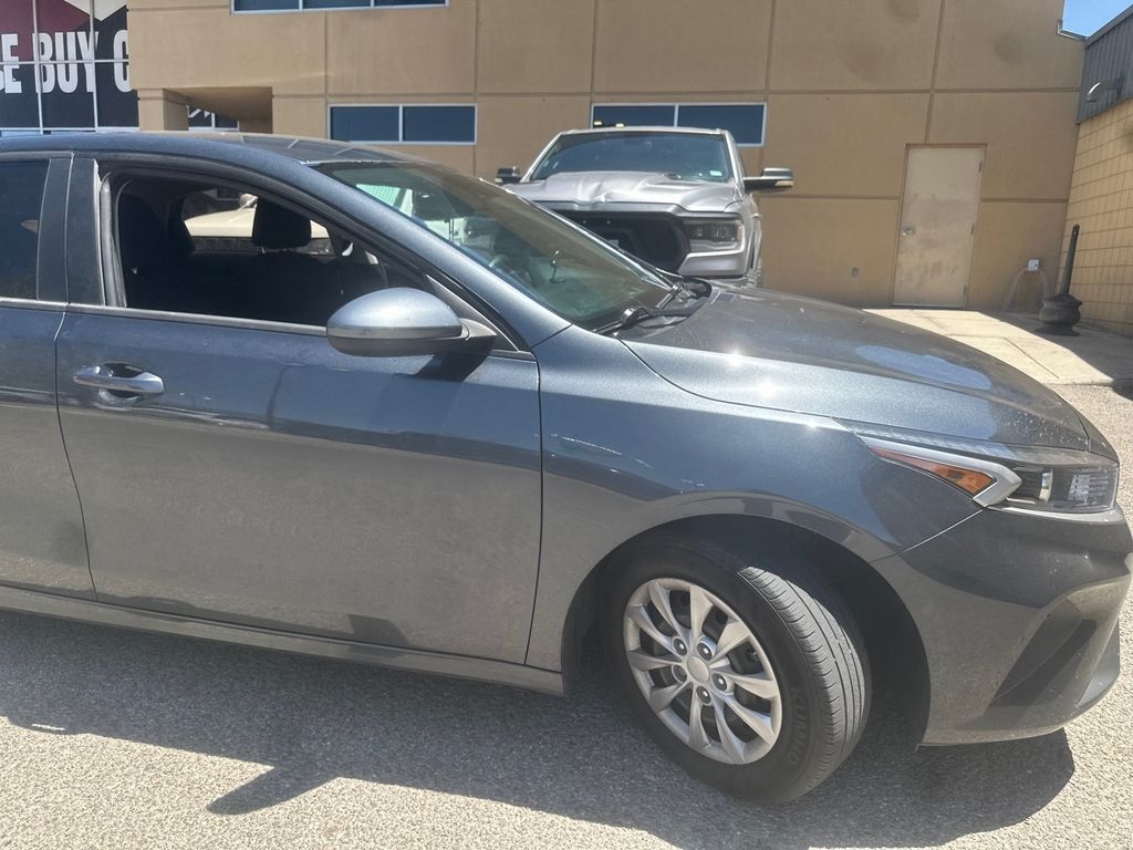 2023 Kia Forte LX photo 3