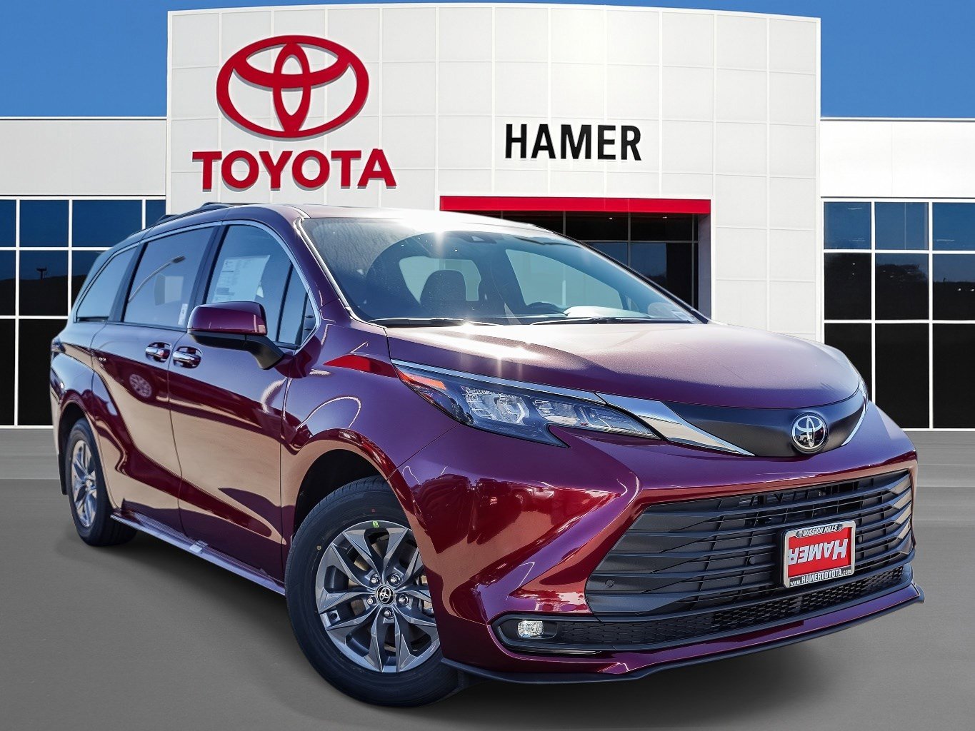 2026 Toyota Sienna XLE's photo