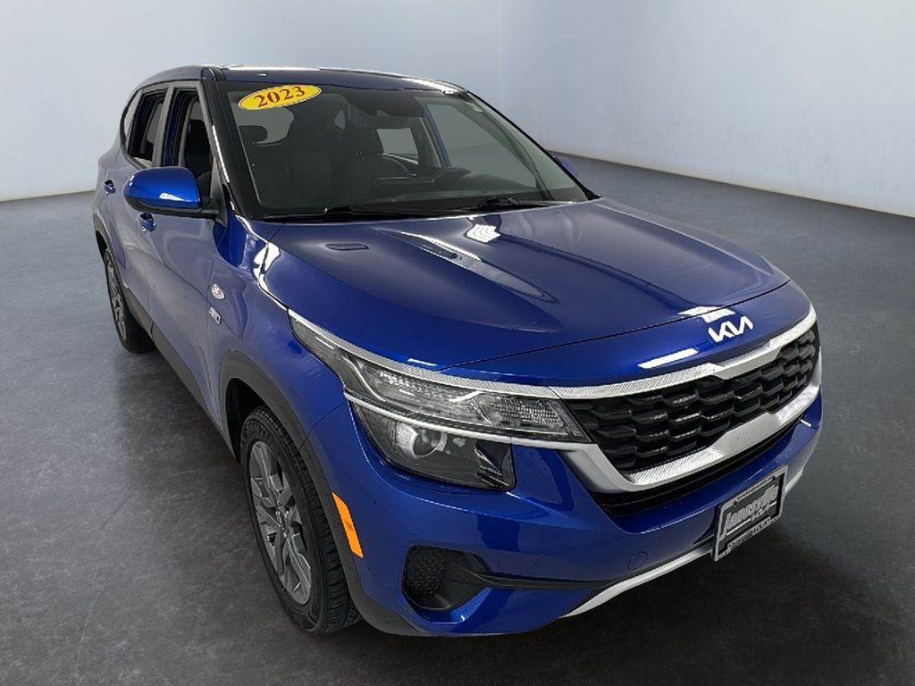 2023 Kia Seltos LX's photo