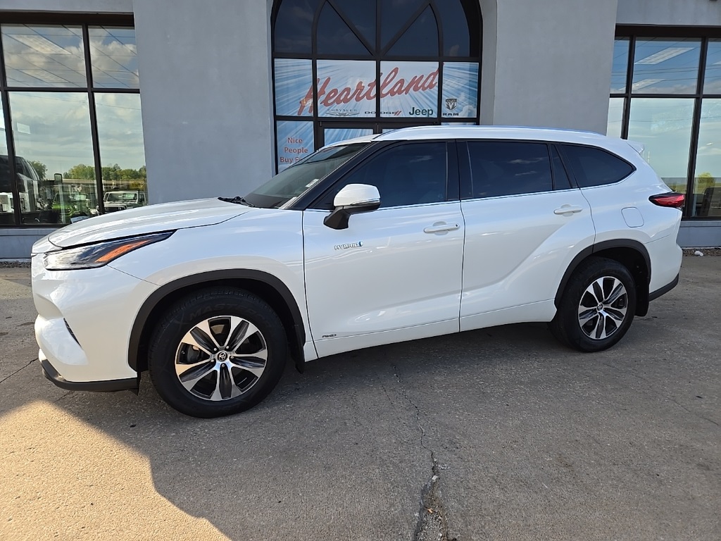 2021 Toyota Highlander Hybrid XLE photo 4