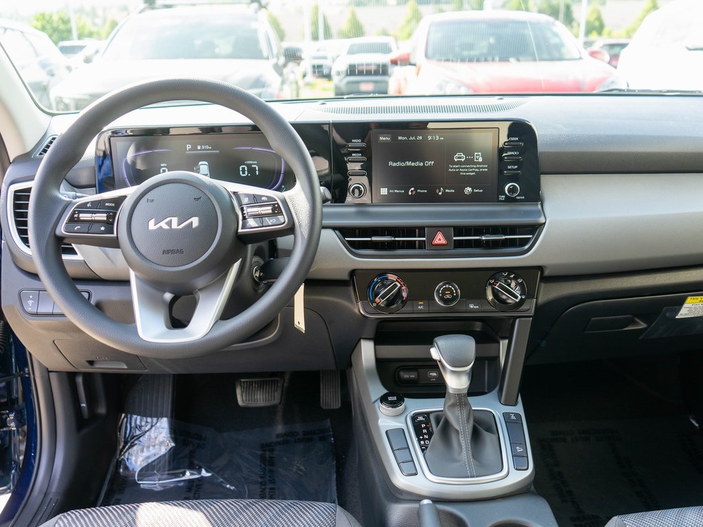 2026 Kia Seltos LX photo 13