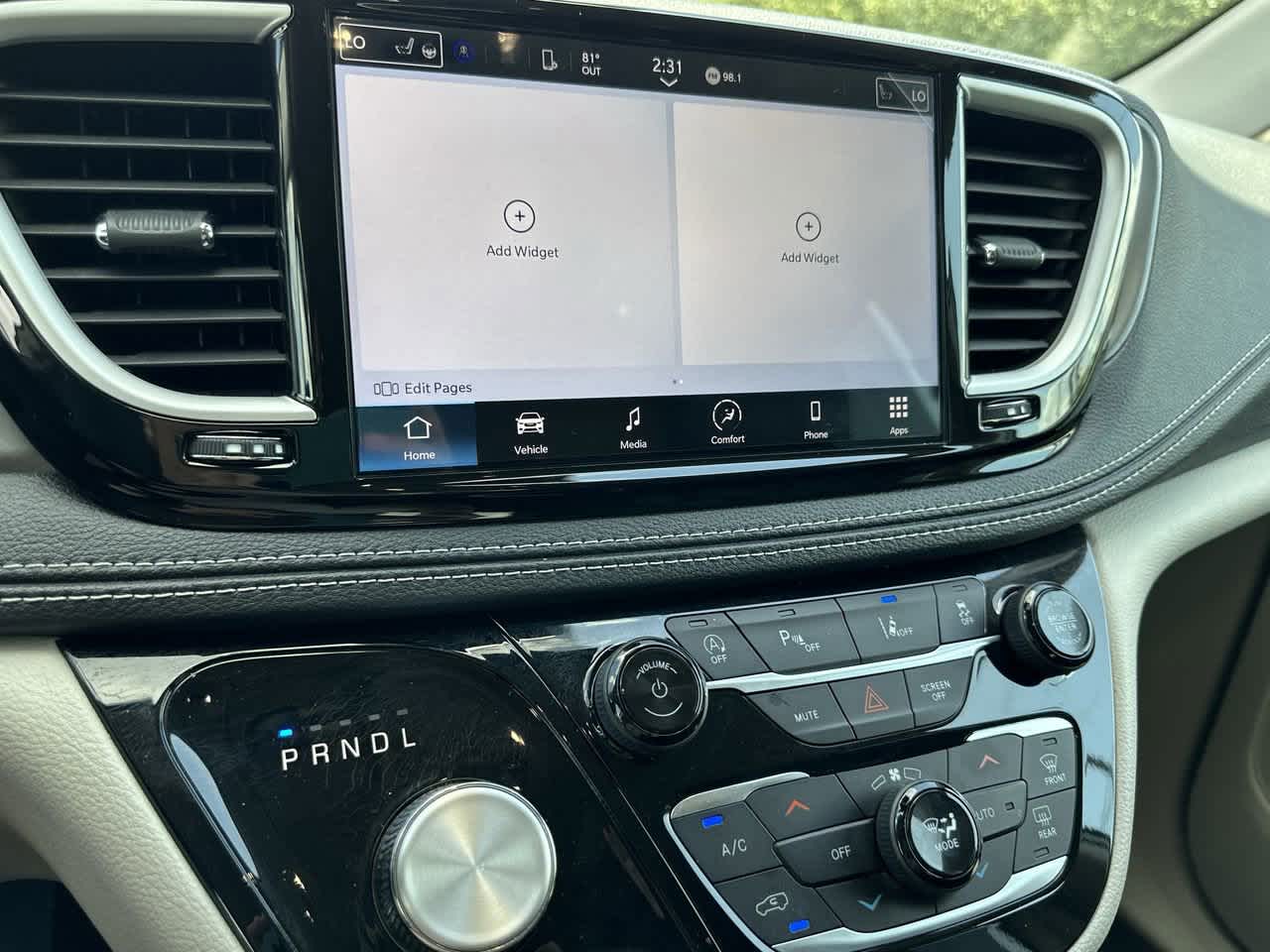2023 Chrysler Pacifica Touring L photo 42