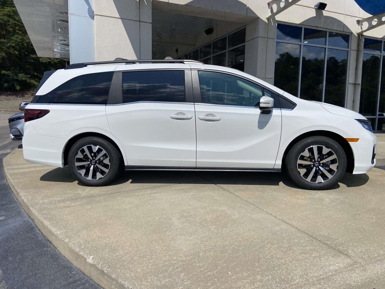 2026 Honda Odyssey EX-L photo 2