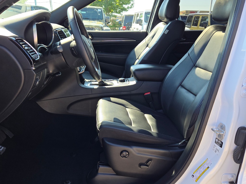 2021 Jeep Grand Cherokee Anniversary Edition photo 21